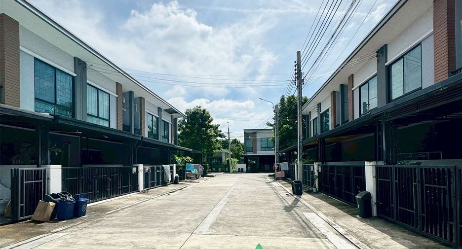 Casa adosada en venta de 3 habitaciones en Nong Khaem, Bangkok