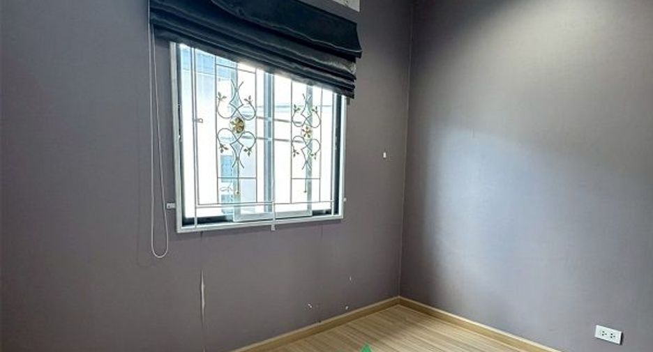 Casa adosada en venta de 3 habitaciones en Nong Khaem, Bangkok
