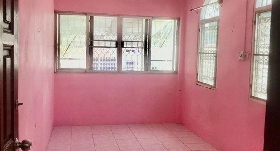 For sale 3 bedrooms house in Wang Thonglang, Bangkok