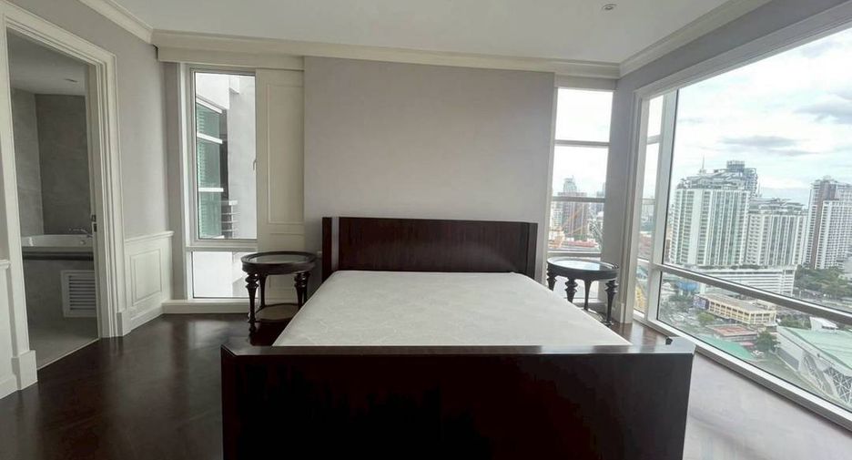 For rent 3 bedrooms condo in Khlong Toei, Bangkok