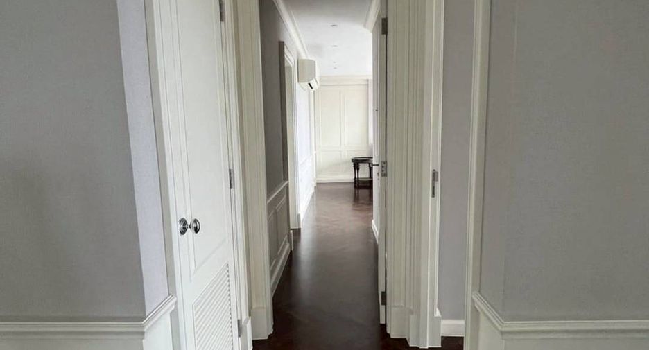 For rent 3 bedrooms condo in Khlong Toei, Bangkok