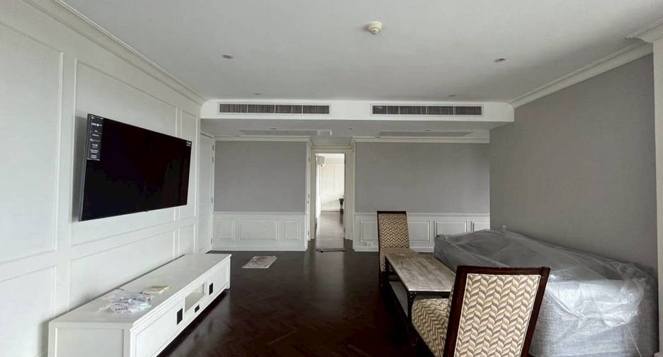For rent 3 bedrooms condo in Khlong Toei, Bangkok