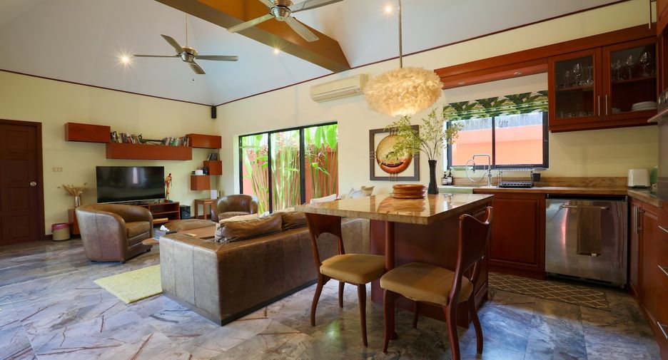 Casa en alquiler y en venta de 3 habitaciones en Bang Lamung, Chonburi