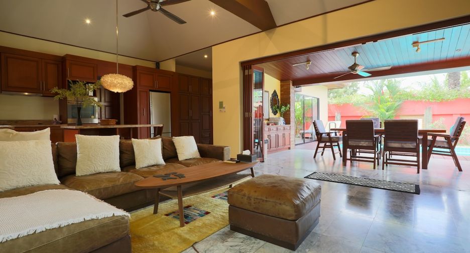 Casa en alquiler y en venta de 3 habitaciones en Bang Lamung, Chonburi