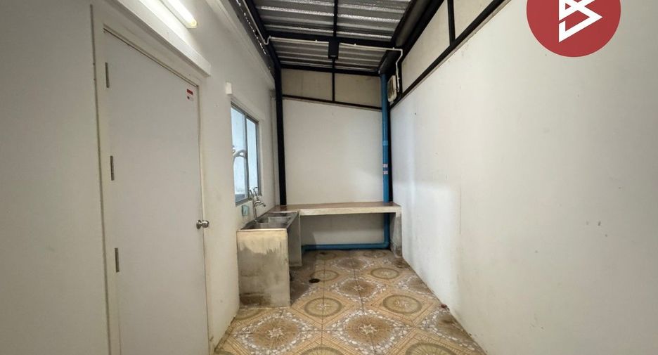 Casa adosada en venta de estudio en Mueang Pathum Thani, Pathum Thani