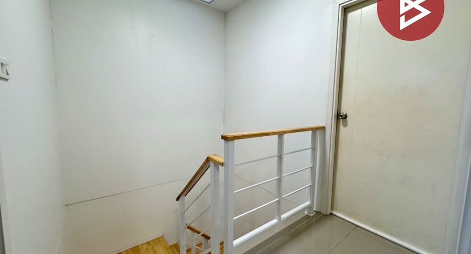 Casa adosada en venta de estudio en Mueang Pathum Thani, Pathum Thani