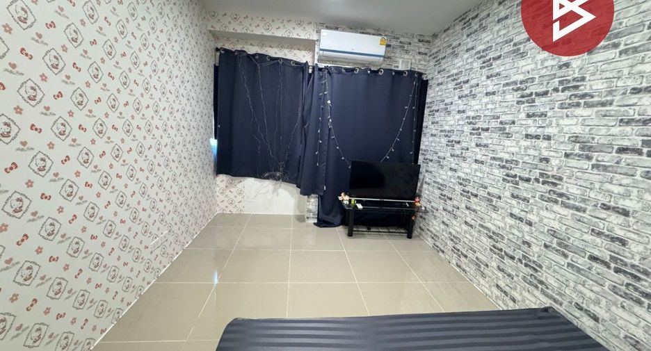 Casa adosada en venta de estudio en Mueang Pathum Thani, Pathum Thani
