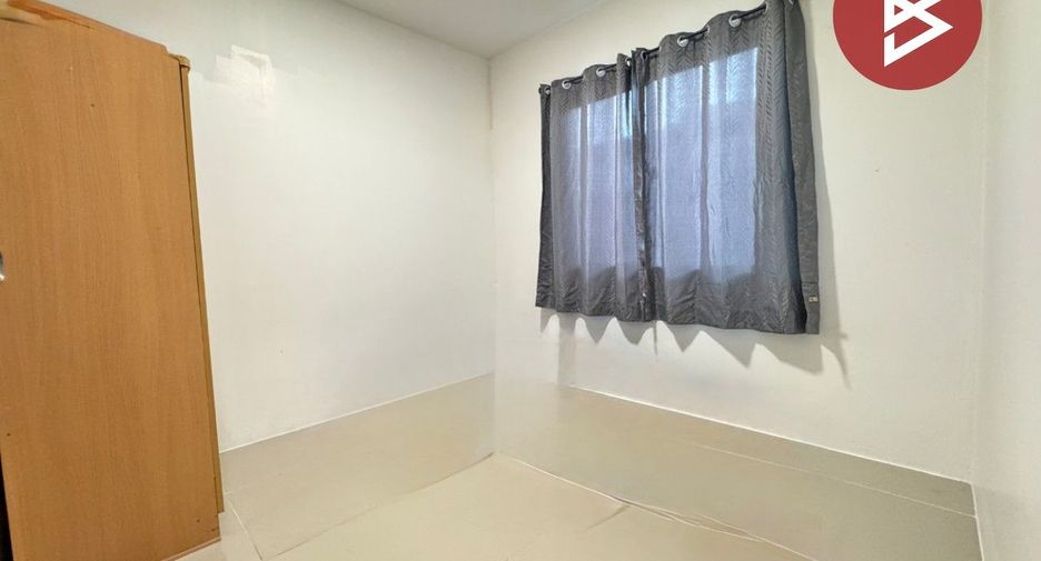 Casa adosada en venta de estudio en Mueang Pathum Thani, Pathum Thani