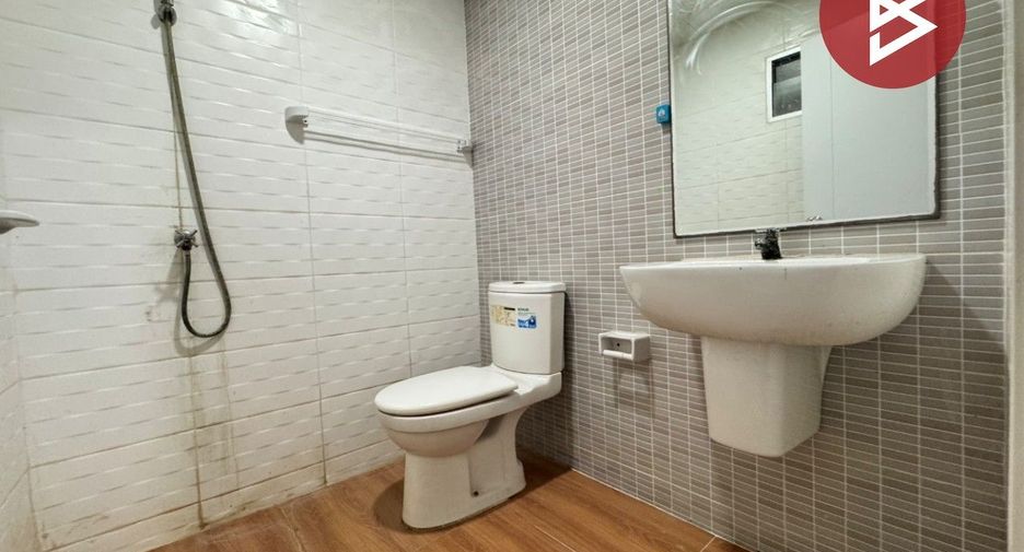 Casa adosada en venta de estudio en Mueang Pathum Thani, Pathum Thani