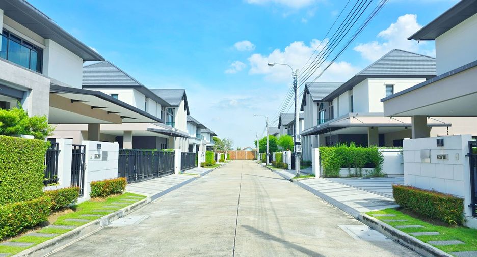 For sale 4 bedrooms house in Phasi Charoen, Bangkok