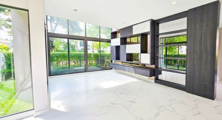 For sale 4 bedrooms house in Phasi Charoen, Bangkok