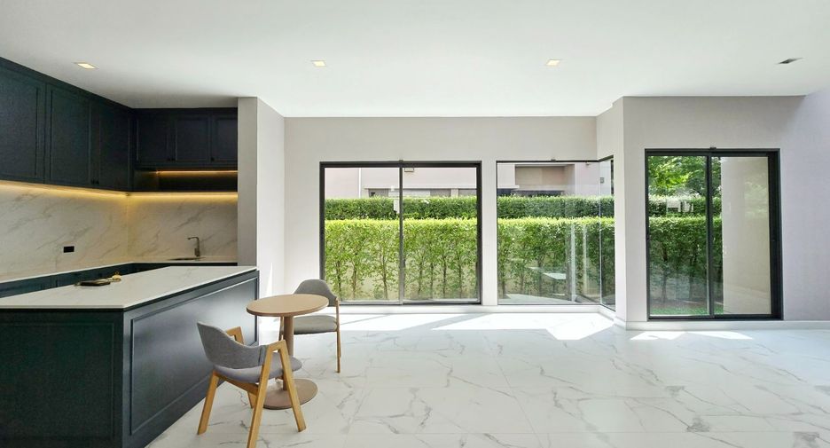 For sale 4 bedrooms house in Phasi Charoen, Bangkok