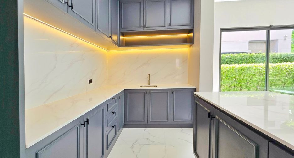 For sale 4 bedrooms house in Phasi Charoen, Bangkok