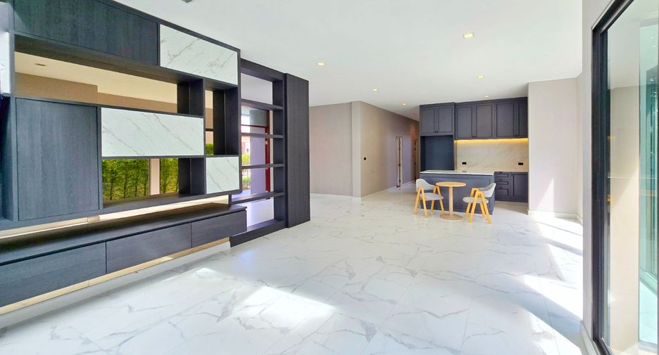 For sale 4 bedrooms house in Phasi Charoen, Bangkok