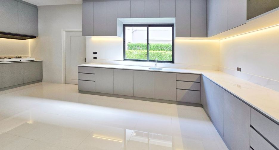 For sale 4 bedrooms house in Phasi Charoen, Bangkok