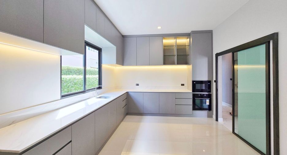For sale 4 bedrooms house in Phasi Charoen, Bangkok