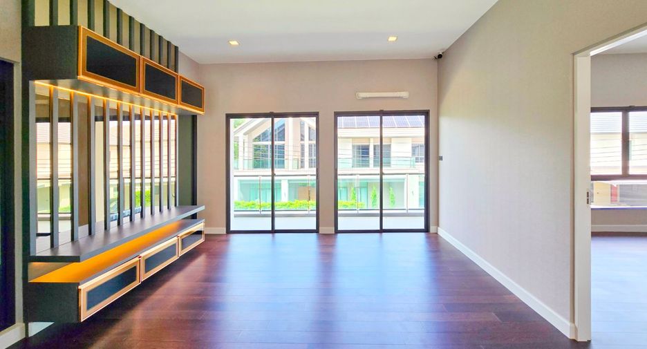 For sale 4 bedrooms house in Phasi Charoen, Bangkok