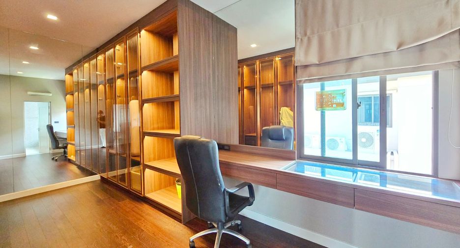 For sale 4 bedrooms house in Phasi Charoen, Bangkok