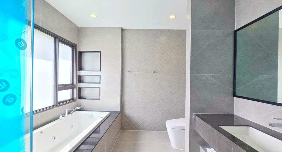 For sale 4 bedrooms house in Phasi Charoen, Bangkok