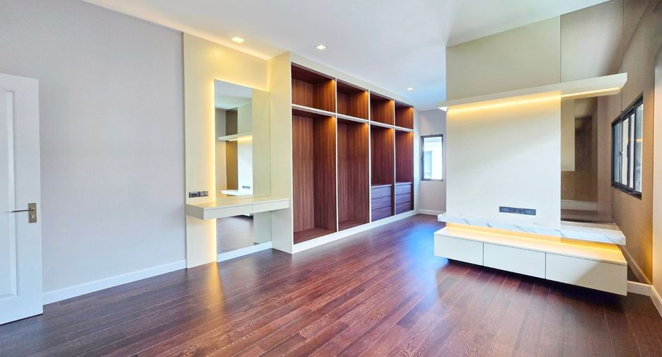 For sale 4 bedrooms house in Phasi Charoen, Bangkok