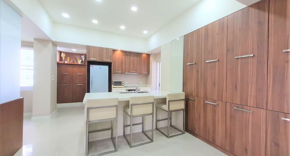 Condo en alquiler de 2 habitaciones en Khlong Toei, Bangkok