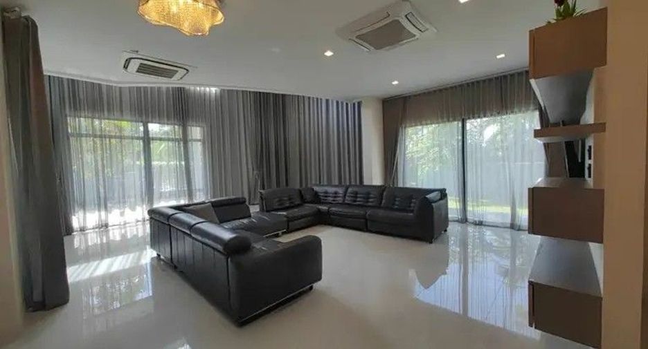 For sale 5 bedrooms house in Saphan Sung, Bangkok