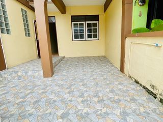 Casa adosada en alquiler de 2 habitaciones en Si Racha, Chonburi