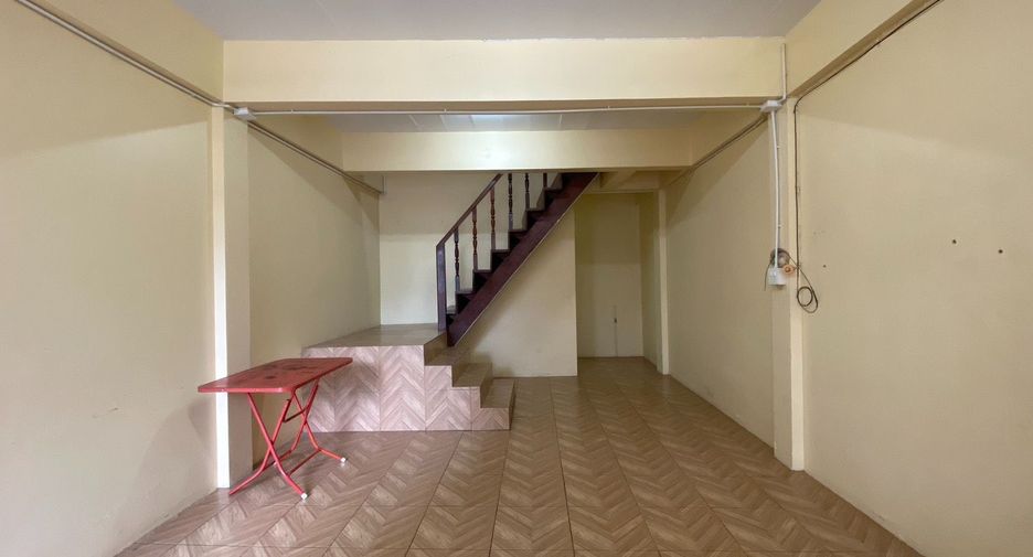 For rent 2 bedrooms townhouse in Si Racha, Chonburi