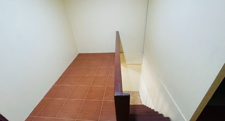 For rent 2 bedrooms townhouse in Si Racha, Chonburi