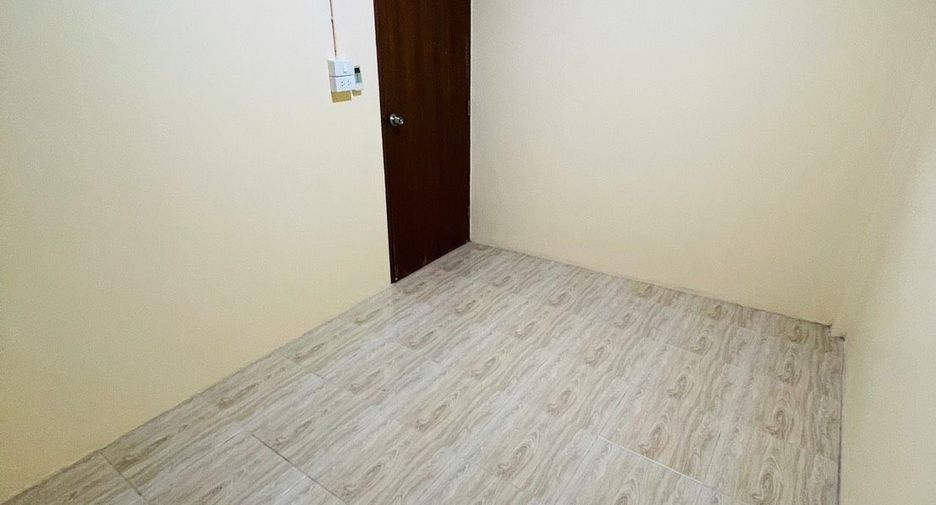 For rent 2 bedrooms townhouse in Si Racha, Chonburi