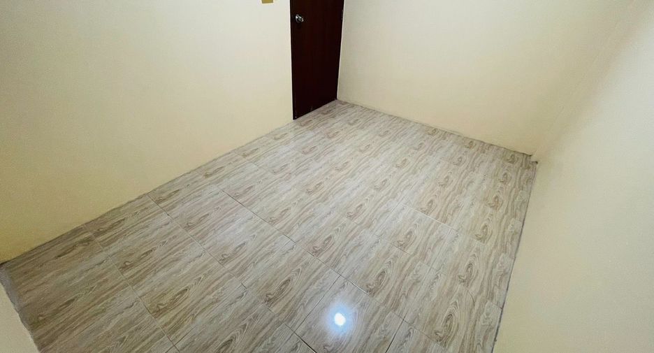 For rent 2 bedrooms townhouse in Si Racha, Chonburi