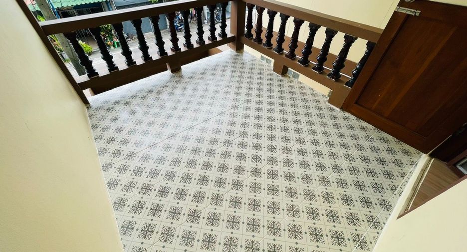 For rent 2 bedrooms townhouse in Si Racha, Chonburi