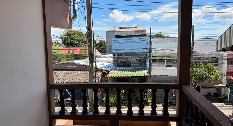 For rent 2 bedrooms townhouse in Si Racha, Chonburi