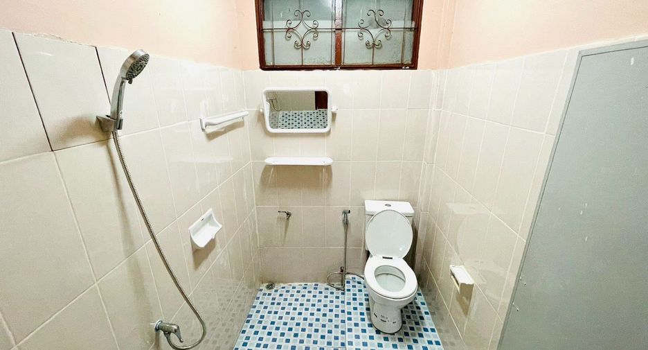 For rent 2 bedrooms townhouse in Si Racha, Chonburi