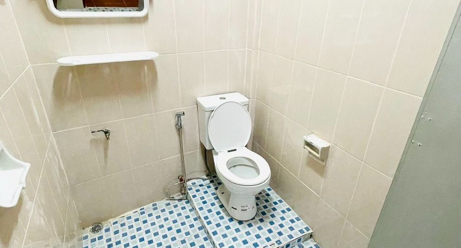 For rent 2 bedrooms townhouse in Si Racha, Chonburi