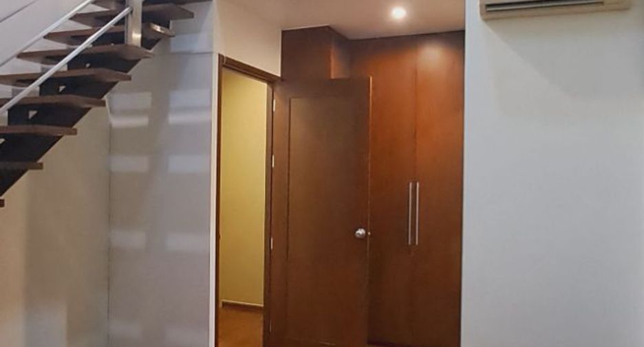 À louer 4 chambres maison de ville à Watthana, Bangkok