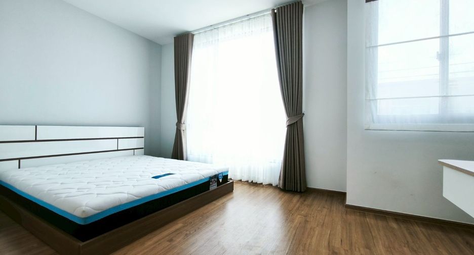 For rent 3 bedrooms townhouse in Bang Phli, Samut Prakan