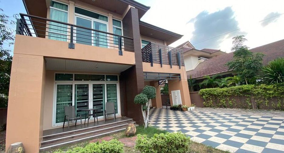 For sale 3 bedrooms house in Si Racha, Chonburi