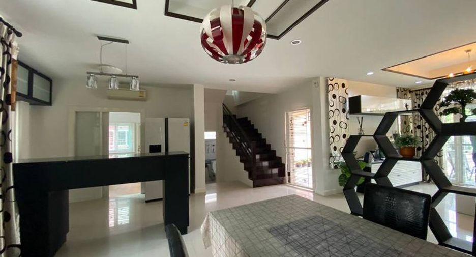 For sale 3 bedrooms house in Si Racha, Chonburi