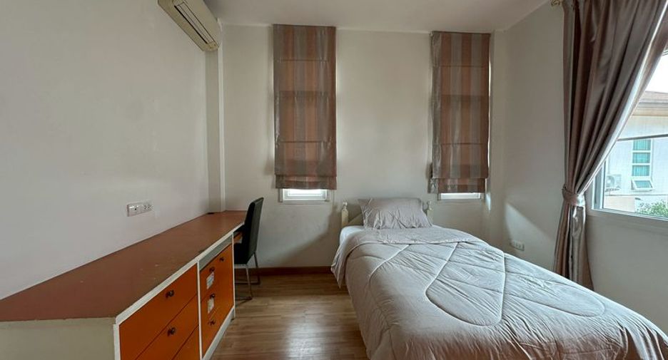 For sale 3 bedrooms house in Si Racha, Chonburi