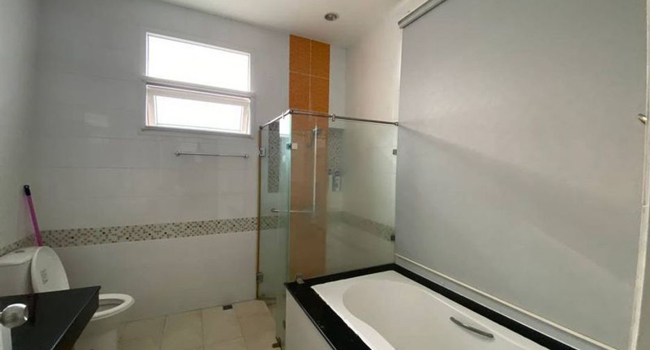 For sale 3 bedrooms house in Si Racha, Chonburi