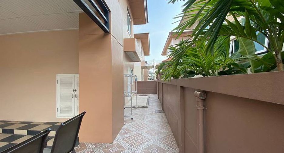 For sale 3 bedrooms house in Si Racha, Chonburi