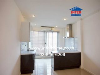 For sale 2 bedrooms townhouse in Wang Thonglang, Bangkok