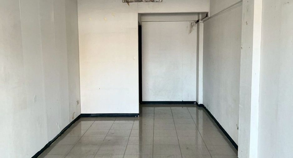 出租 和 出售 商业空间 在 Lam Luk Ka, Pathum Thani