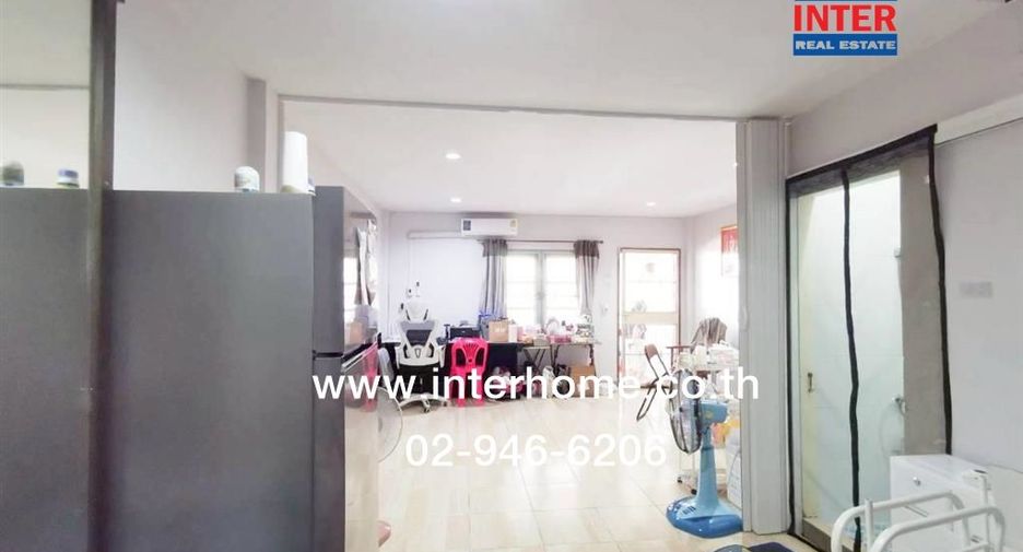 À vendre 3 chambres maison de ville à Mueang Pathum Thani, Pathum Thani