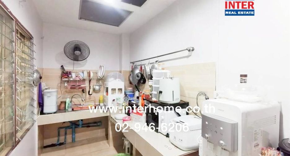 À vendre 3 chambres maison de ville à Mueang Pathum Thani, Pathum Thani