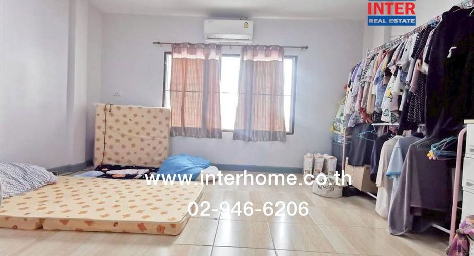 À vendre 3 chambres maison de ville à Mueang Pathum Thani, Pathum Thani
