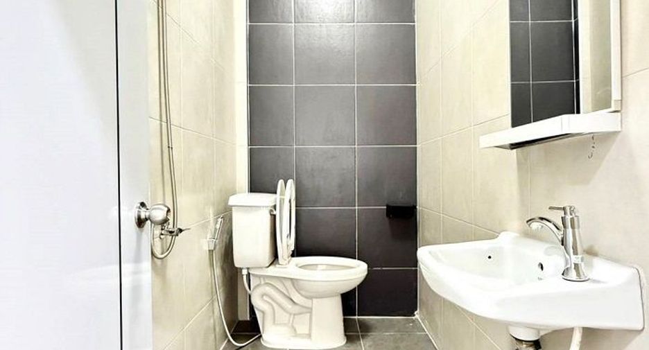 For sale 3 bedrooms townhouse in Mueang Samut Sakhon, Samut Sakhon