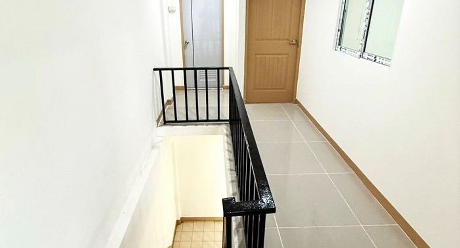 For sale 3 bedrooms townhouse in Mueang Samut Sakhon, Samut Sakhon