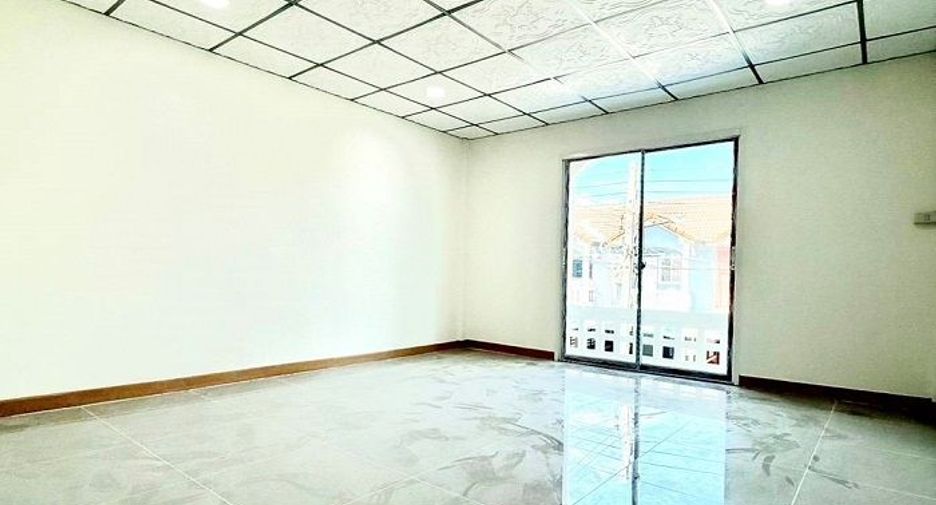 For sale 3 bedrooms townhouse in Mueang Samut Sakhon, Samut Sakhon